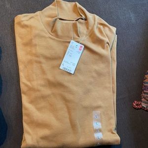 Uniqlo MEN MOCK NECK LONG-SLEEVE T-SHIRT